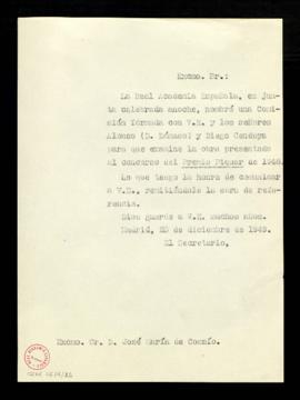 Copia sin firma del oficio del secretario a José María de Cossío con el que le comunica su design...