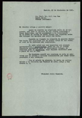 Minuta de la carta de Julio Casares a C. F. Adolf van Dam en la que le agradece su carta y el paq...