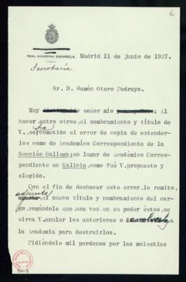 Minuta de la carta del oficial primero de la Secretaría a Ramón Otero Pedrayo en la que se discul...