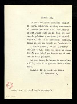Copia sin firma del oficio del secretario a José María de Cossío con el que le comunica que el di...