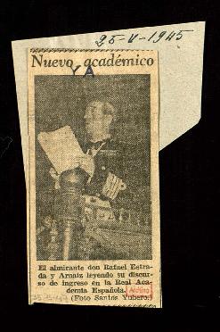Recorte de prensa del diario Ya con una fotografía del nuevo académico, el almirante Rafael Estra...