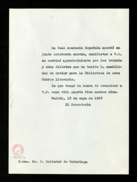 Copia sin firma del oficio de Rafael Lapesa a Salvador de Madariaga de traslado del agradecimient...