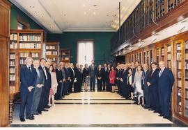 Los reyes de España con una representación de los académicos miembros de la ASALE