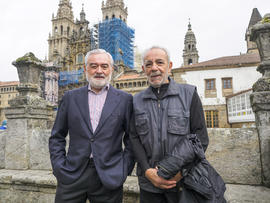 Darío Villanueva, director de la Real Academia Española, y José Luis Gómez, académico de número, ...