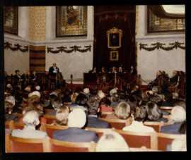 Plano general del Salón de actos de la Academia durante el discurso de Francisco Nieva