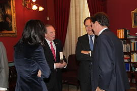 José Manuel Blecua, director de la Real Academia Española, charla con Fernando Masaveu, president...