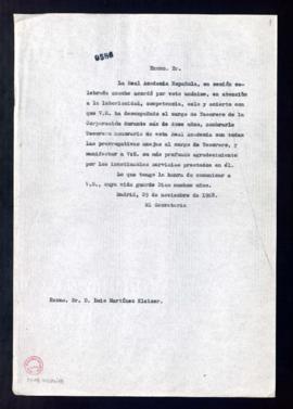 Copia sin firma del oficio del secretario a Luis Martínez Kleiser con el que le comunica el acuer...