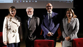 Darío Villanueva con los participantes del seminario internacional en la Universidad Complutense ...
