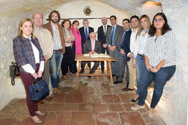 Darío Villanueva, director de la Real Academia Española, junto con otros participantes en el acto...