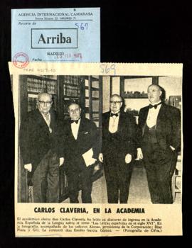 Recorte del diario Arriba con una fotografía de Carlos Clavería acompañado de Dámaso Alonso, Guil...