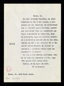 Copia sin firma del oficio del secretario [Rafael Lapesa] a José María Pemán en el que le comunic...
