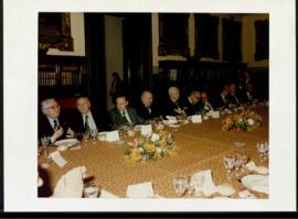 Grupo de académicos durante el almuerzo del director de 1996.