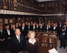 El rey Juan Carlos I y la reina Sofía, junto a los académicos