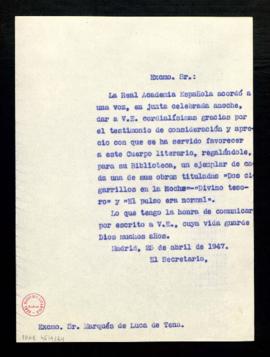 Copia sin firma del oficio del secretario al marqués de Luca de Tena en el que le comunica el agr...