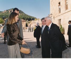 Los príncipes de Asturias con Víctor García de la Concha y César Antonio Molina