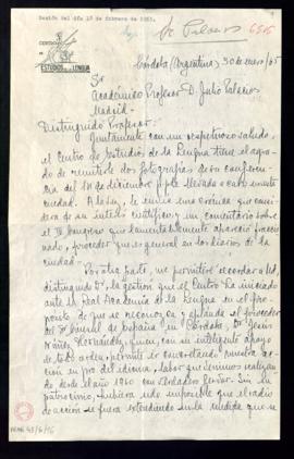 Carta de M.ª Blanca L. de Etchemendy a Julio Palacios a la que adjunta dos fotografías de su conf...