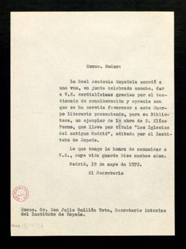 Copia sin firma del oficio del secretario [Alonso Zamora] a Julio Guillén en el que le comunica e...