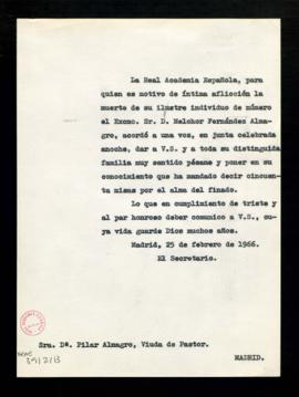 Copia del oficio del secretario [Rafael Lapesa] a Pilar Almagro, viuda de Pastor, con el pésame d...