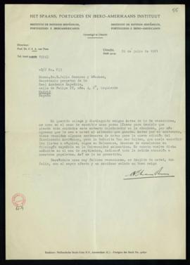 Carta de C. F. Adolf van Dam a Julio Casares en la que le dice que la señorita van der Gulden sig...