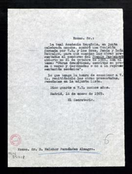 Copia del oficio del secretario [Rafael Lapesa] a Melchor Fernández Almagro en el que le comunica...