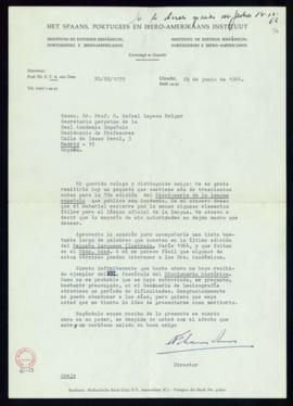 Carta de C. F. Adolf van Dam a Rafael Lapesa con la que le remite 300 notas para la 19.ª edición ...