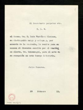 Copia sin firma del besalamano del secretario a Luis Martínez Kleiser con el que le remite, para ...