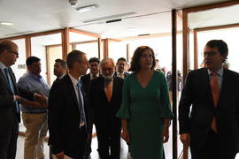 Darío Villanueva, director de la Real Academia Española, junto a otros participantes en la confer...