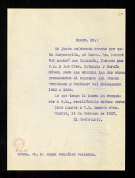 Copia sin firma del oficio del secretario a Ángel González Palencia por el que le comunica que el...