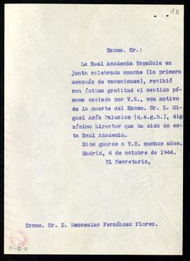 Copia sin firma del oficio del secretario a Wenceslao Fernández Flórez de traslado del agradecimi...