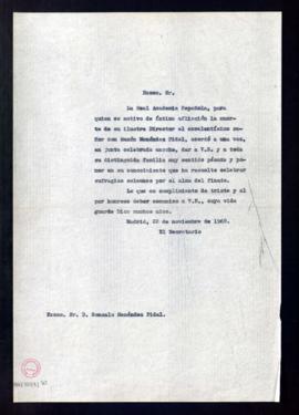 Copia sin firma del oficio del secretario [Rafael Lapesa] a Gonzalo Menéndez Pidal en el que le t...