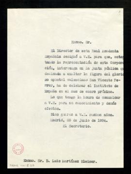Copia sin firma del oficio del secretario a Luis Martínez Kleiser con el que le comunica que el d...