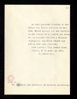 Copia del oficio del secretario al director del Instituto de Estudios Asturianos de traslado de g...