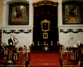 Eliseo Álvarez-Arenas da lectura a su discurso de ingreso