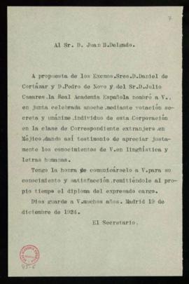 Copia del oficio del secretario a Juan B. Delgado en el que le comunica que la Real Academia Espa...