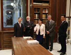 Darío Villanueva con Lu Jingsheng, Feng Qinghua, Wang YouYong y Yu Man de la SISU en la sala Rodr...