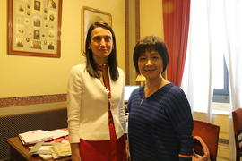 Luisa Chang, académica correspondiente en Taiwán, posa junto a Pilar Llull, jefa del gabinete del...