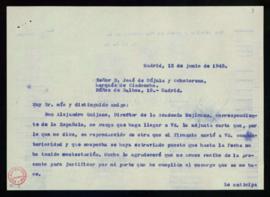Copia de la carta de Julio Casares a José de Rújula y Ochotorena a la que adjunta una carta que A...