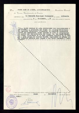 Copia firmada de la certificación de Pedro Caro de Accino, secretario accidental del Ayuntamiento...