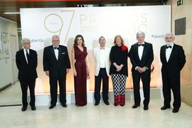 La Reina Letizia junto a los ganadores de los Premios Internacionales de Periodismo ABC y otros a...