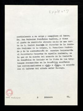 Copia sin firma del saluda a Salvador Fernández Ramírez, con el que se le remiten copias de las c...