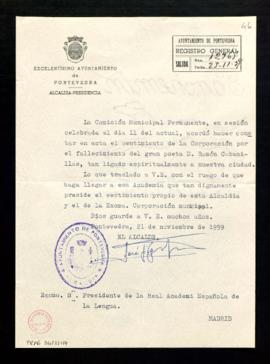 Oficio del alcalde de Pontevedra al presidente de la Real Academia Española en el que le transmit...