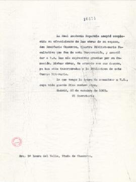 Copia sin firma del oficio del secretario [Rafael Lapesa] a Laura del Valle, viuda de Chamorro, d...
