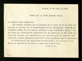 Copia sin firma del oficio [del secretario, Julio Casares] a Ramón Menéndez Pidal en la que le tr...