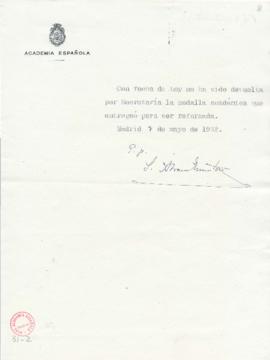 Recibo de Joaquín Álvarez Quintero de la medalla entregada para ser reformada