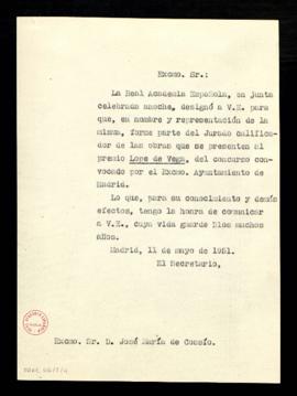 Copia sin firma del oficio del secretario a José María de Cossío con el que le comunica que la Ac...