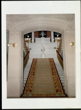 Escalera principal de la Real Academia Española