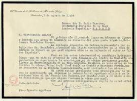 Carta de Ignacio Aguilera, director de la Biblioteca de Menéndez Pelayo, a Julio Casares con la p...