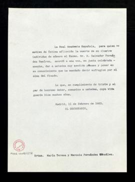 Copia sin firma del oficio del secretario [Alonso Zamora Vicente] a María Teresa y Marcela Fernán...