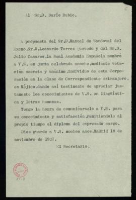 Copia del oficio del secretario a Darío Rubio en el que le comunica que la Real Academia Española...