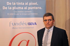 Mario Tascón, periodista y director del libro Escribir en Internet, en el acto de presentación de...